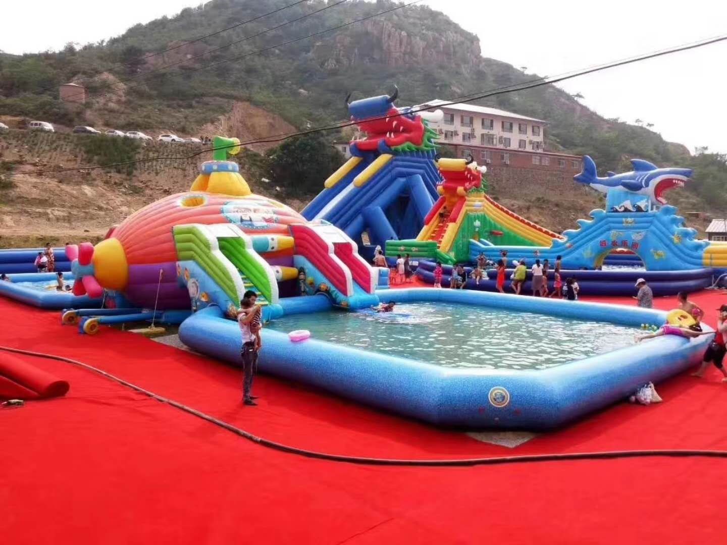 凯里深海潜艇充气水上乐园